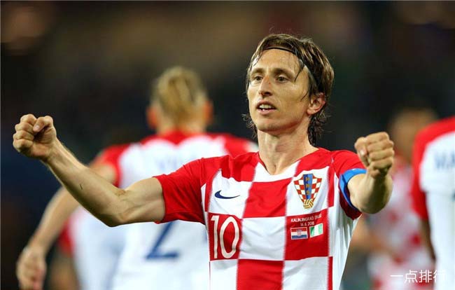 二八杠社交礼仪：下注准、认赔快、不磨蹭的职场牌局哲学。（二八杠式职场社交：押准、认赔利落、绝不拖沓的牌局哲学）